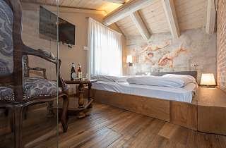 Doppelzimmer Komfort Schlafzimmer Bett piemont sunstar castello di villa boutique hotel isola asti s