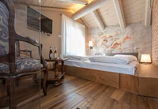 Doppelzimmer Komfort Schlafzimmer Bett piemont sunstar castello di villa boutique hotel isola asti s