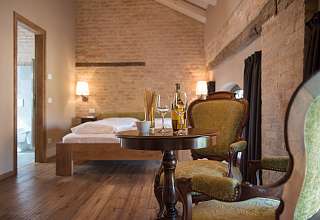 Sitzecke Grappa Schlafzimmer Doppelzimmer Komfort piemont sunstar castello di villa boutique hotel isola asti s